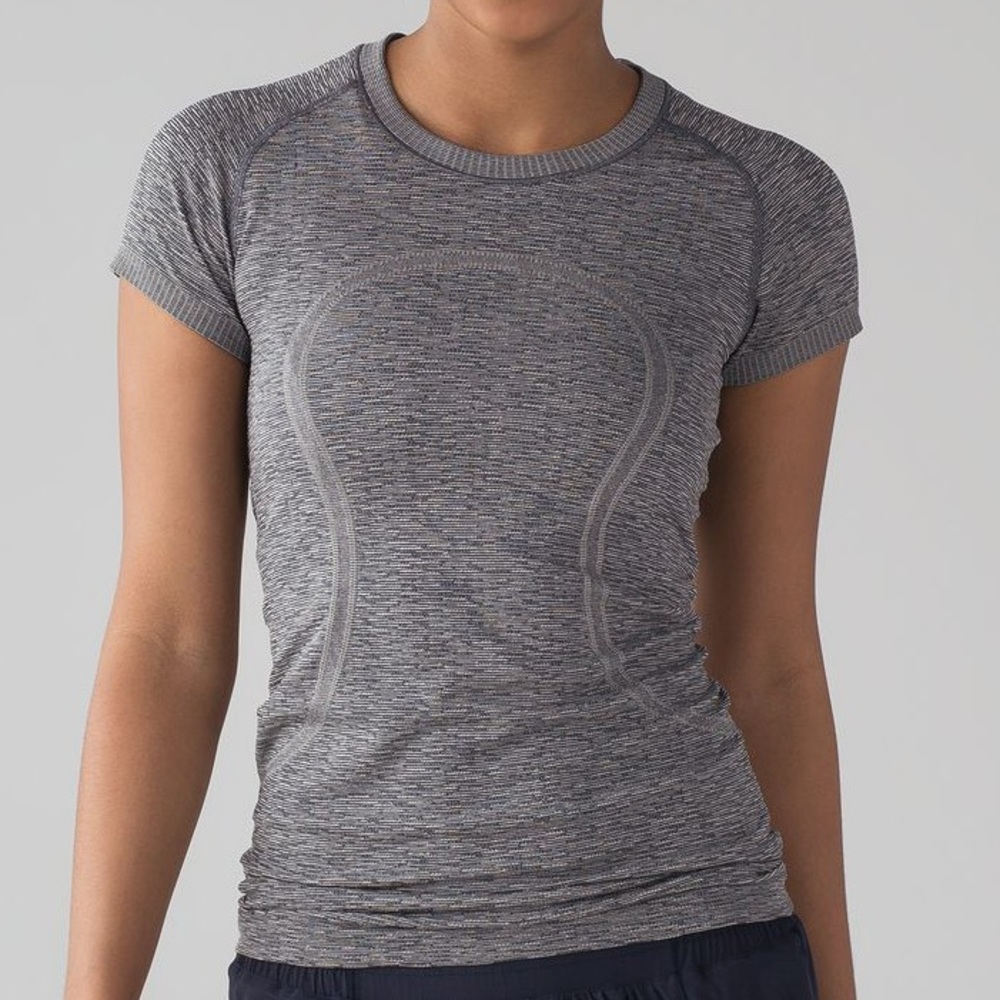 LULULEMON - Swiftly Tech Short Sleeve Crew- black/white - size 6